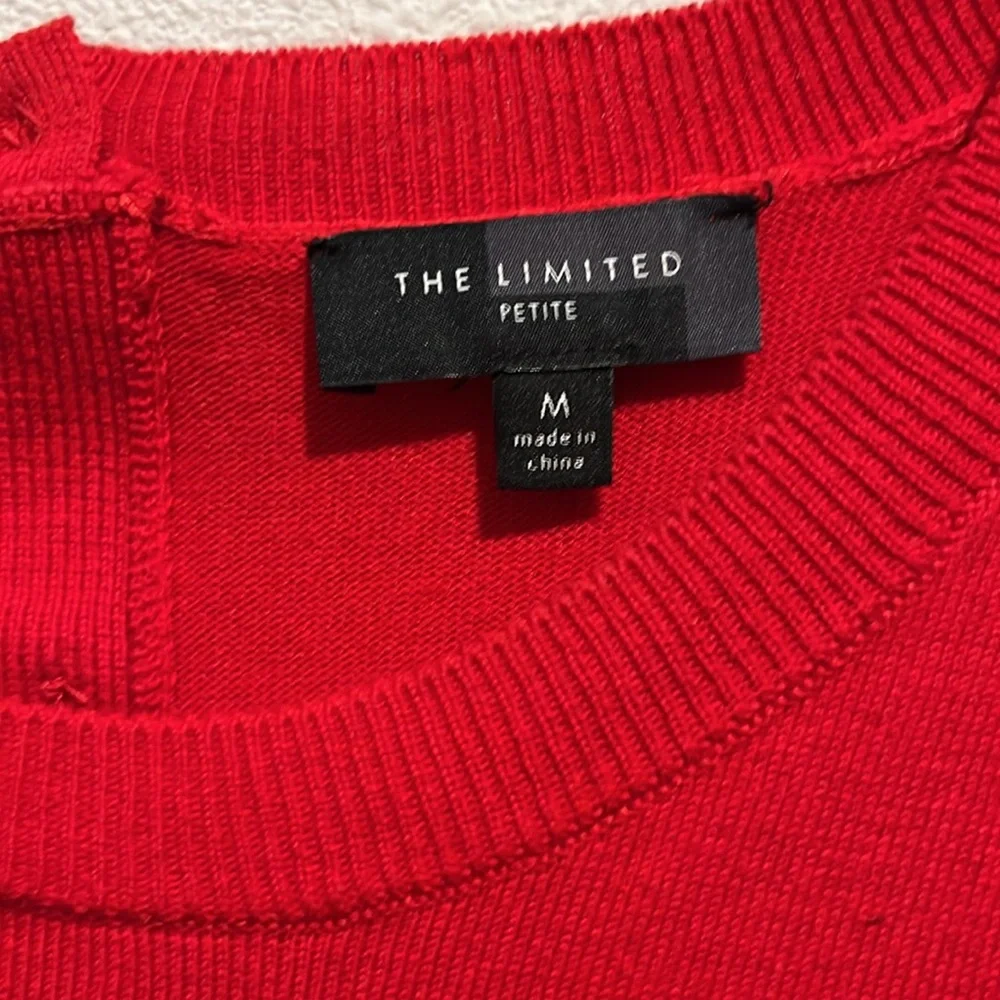 Red short sleeved sweater. - Picture 3 of 4